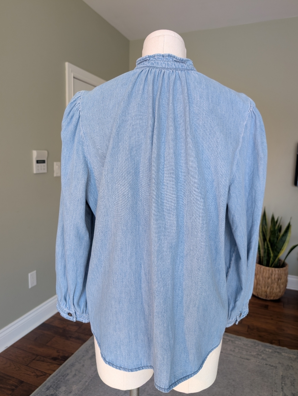 Reitmans Women's Chambray Denim Top Puff Sleeve Blouse Lightweight Size L - Picture 5 of 16
